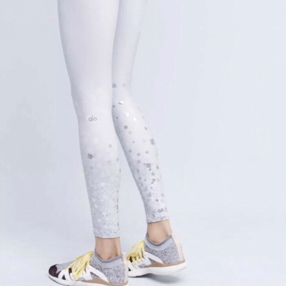 ALO Yoga Metallic Silver Airbrush Brilliance